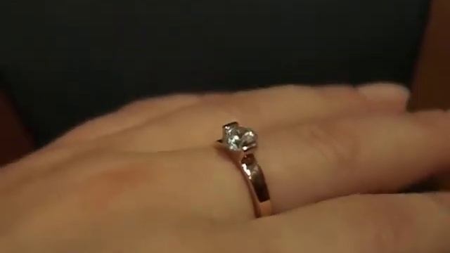 Изящное кольцо с цирконом смотреть онлайн