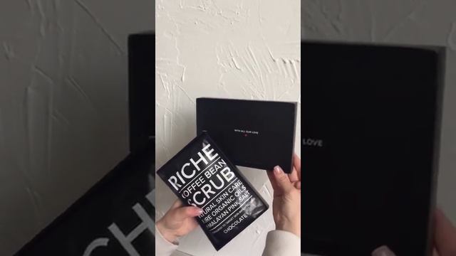 Кофейный скраб для тела Riche Cosmetics - Обзор упаковки и товара смотреть онлайн