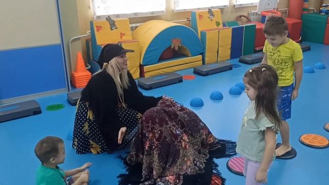 Лес полон сказок и чудес смотреть онлайн