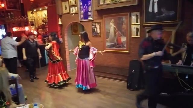 ДИАНА ПОЛЕЙ И ЦЫГАНСКИЙ ТАБОР - ОЧИ ЧЁРНЫЕ В ГОСТЯХ У МАЭСТРО. MUSICAL BOUTIGUE SHTEINBERG. смотреть онлайн