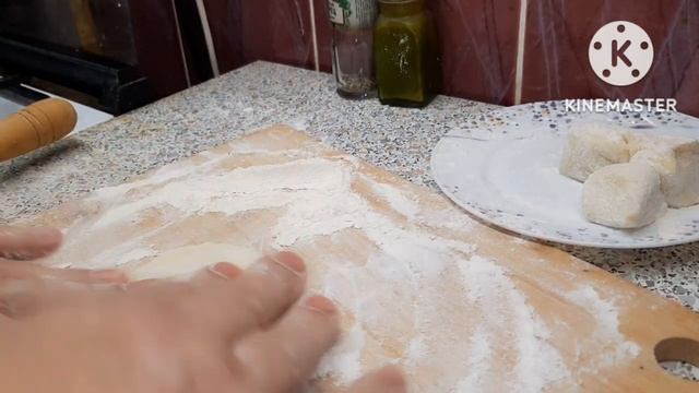 Тесто для лепёшки . лепёшка на сковороде . замес руками . смотреть онлайн