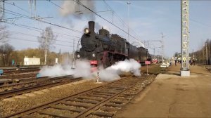 Паровозы ЭР-791-94 и ЭР-796-46 с ретро-поездом