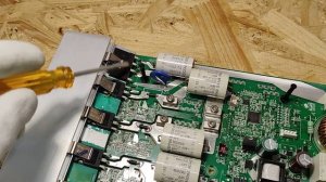 Индукционная варочная панель не включается. Слышен заметный хлопок  индукционная не включилась боле