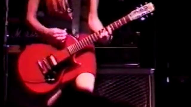 Groovie Ghoulies - Bring her Back - Live смотреть онлайн