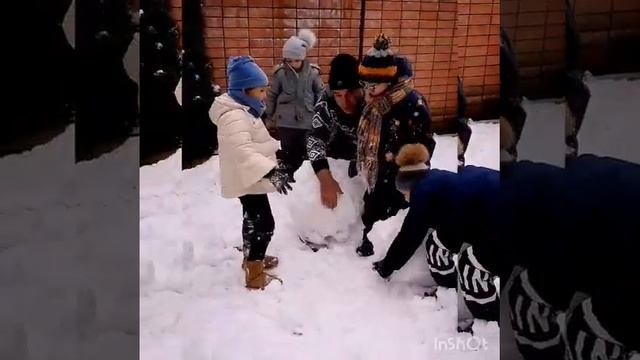 Лепим снеговика своими руками. Новый год. Снежная зима 2020 смотреть онлайн