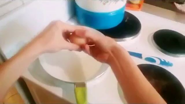 Как пожарить яйцо? смотреть онлайн