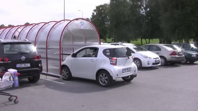 Toyota iQ parkimine смотреть онлайн