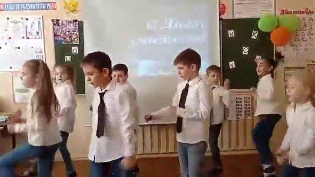 МБОУ Школа №52. С Днем учителя поздравляют первоклассники смотреть онлайн