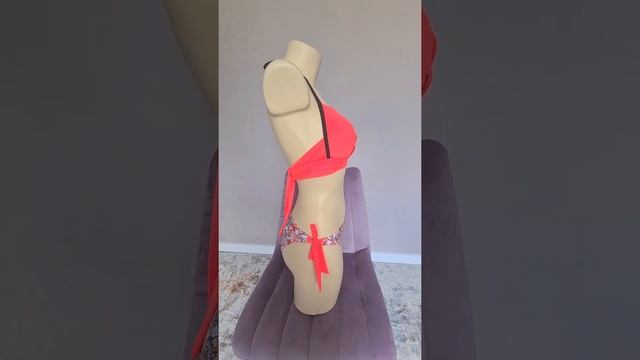 яркий купальник, чашка пушап С смотреть онлайн