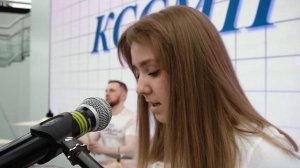 Едет жизнь