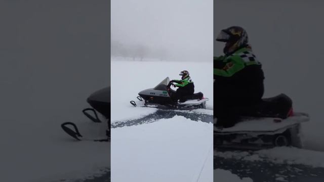 Jessica sliding on the lake! смотреть онлайн