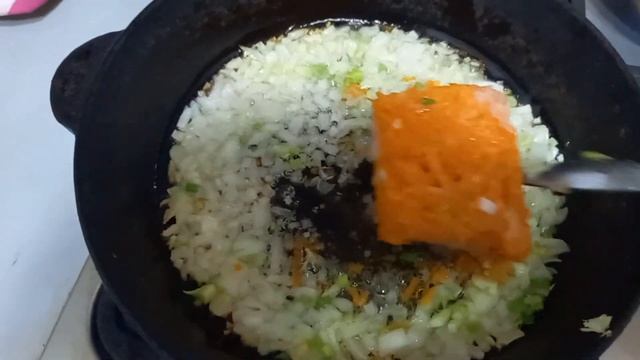 Ленивые голубцы и куриный суп с лапшой.