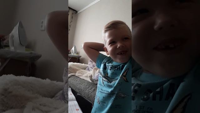 Малыш- первоклассник. Любви все возрасты покорны...😂 смотреть онлайн