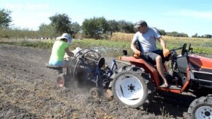 Сделал  КАРТОФЕЛЕУБОРОЧНЫЙ комбайн к МИНИТРАКТОРУ!!! POTATO harvester to MINITRACTOR !!!
