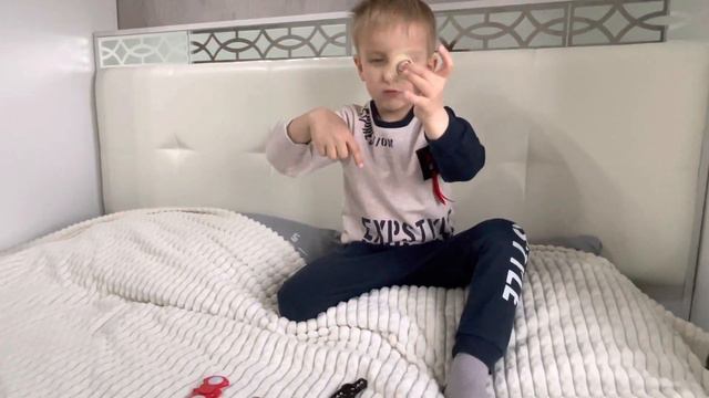 Поступление новых спиннеров!! Я так счастлив!! Посмотрите какие они крутые💪 смотреть онлайн