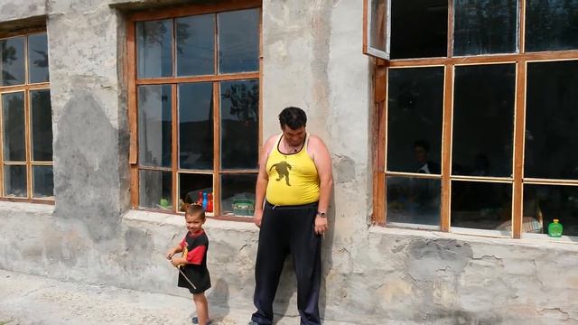 ДЕТИ и АТО 5 Большой и маленький кидают в окна смотреть онлайн
