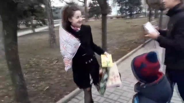 Учащиеся СШ №22 имени Маршала Сергеева поздравляют с праздником 8 Марта женщин Макеевки смотреть онлайн