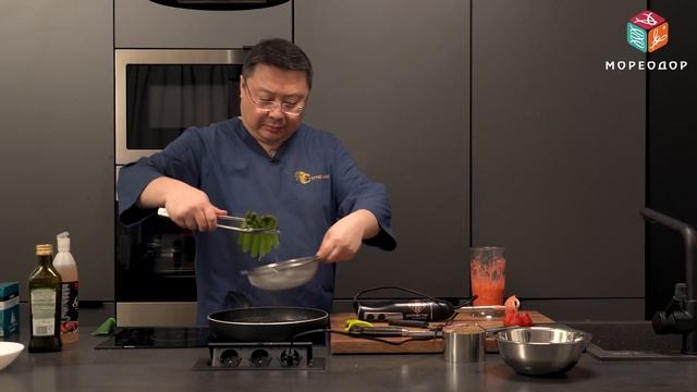 Тартар из тунца со спаржей и клубничным соусом. Рецепт приготовления тартара из рыбы. Сергей Лигай смотреть онлайн