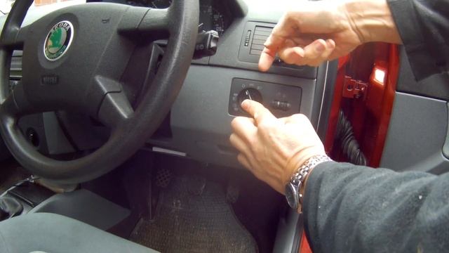 Skoda Fabia HEADLIGHT SWITCH REMOVAL (VW, Audi, Skoda, Seat)