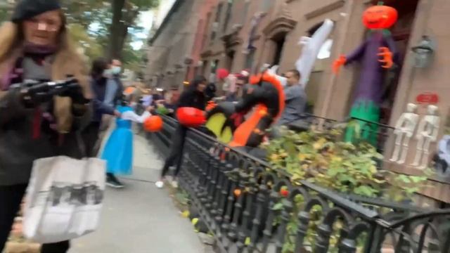 TRICK OR TREAT? ХЭЛЛОУИН В АМЕРИКЕ | Ольга Рохас | Нью-Йорк смотреть онлайн