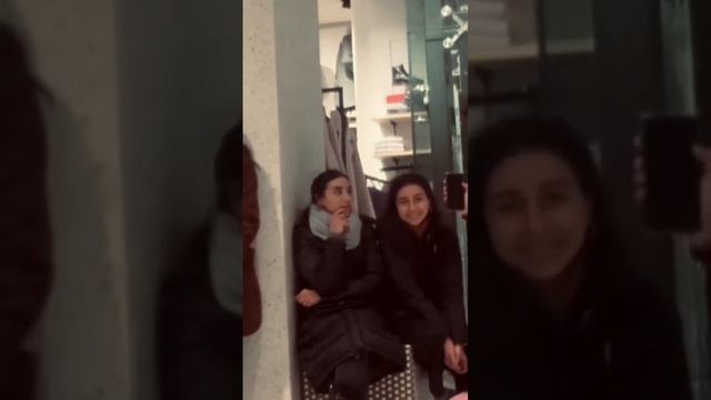 He takes out a CLARINET from under his coat, girl is shocked! feat. @raphael_clarinet смотреть онлайн