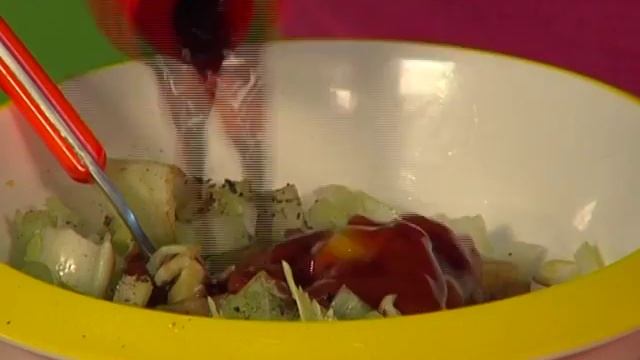 Что Есть. Салат с оригинальной луковой заправкой смотреть онлайн