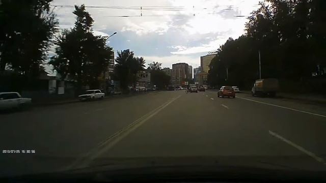 2013-07-25, г. Новосибирск, проспект Дзержинского. Велосипедист. смотреть онлайн