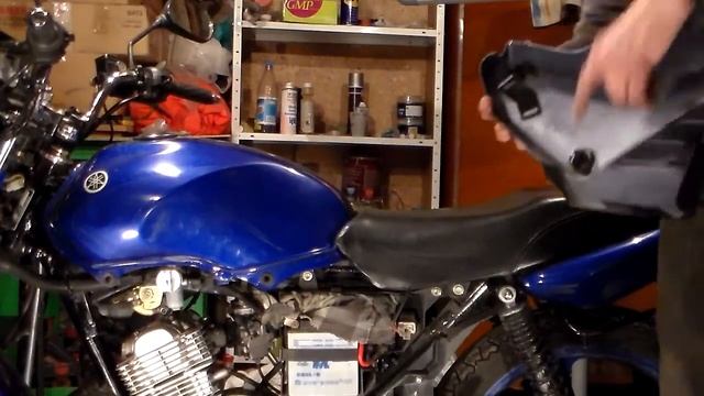 Как снять и установить левую боковую крышку на мотоцикле YAMAHA YBR 125 смотреть онлайн