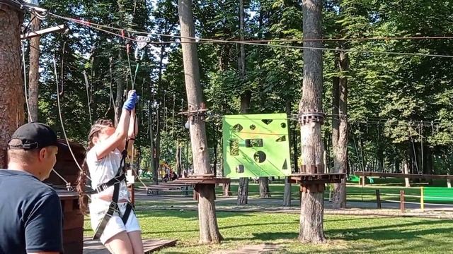 ПОШАГОВО в ВЕРЕВОЧНОМ ПАРКЕ.ИНСТРУКТАЖ.ПАРК ГОРЬКОГО.ХАРЬКОВ смотреть онлайн