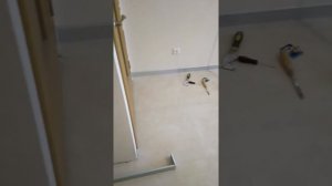 Монтаж плинтуса алюминиевого