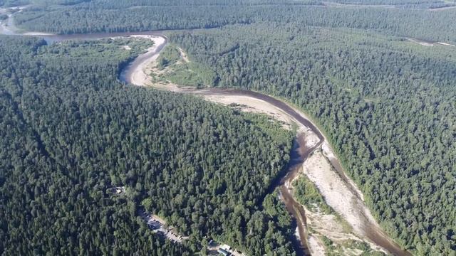 Горные тёплые озёра и река Снежная с высоты 500 метров смотреть онлайн