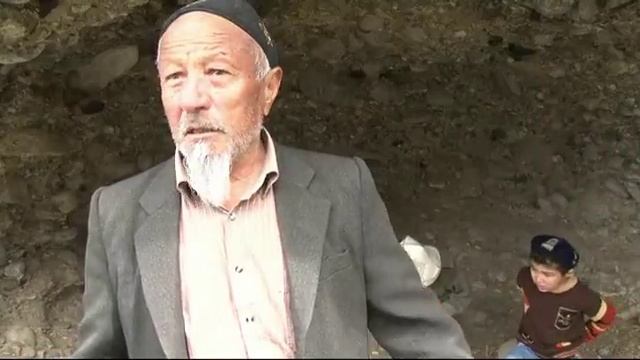 Биринчи чыкан акын 1823-1896 жылы. Араб тилинде жазылган акындардын устазы Молдо- Нияз Эрназар уул смотреть онлайн