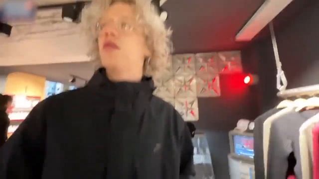 парадеевич пытается скупить весь магазин кая против смотреть онлайн