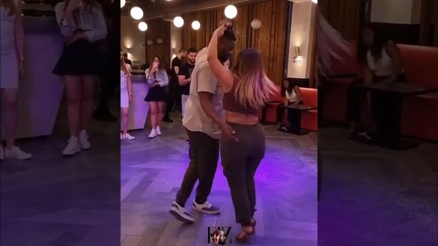 Urban Kiz Sensual - Dim's & Arantxa смотреть онлайн