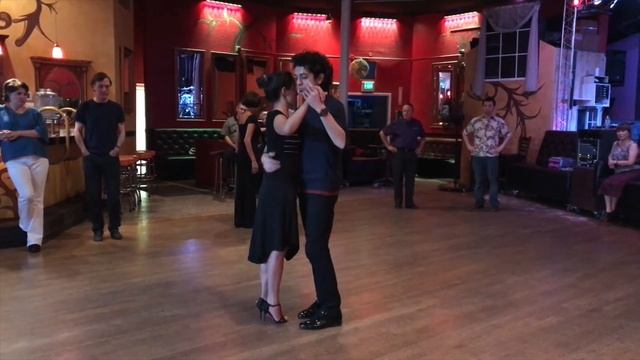 Argentine Tango | Federico Naveira and Sabrina Masso | Nice Milonga Steps смотреть онлайн