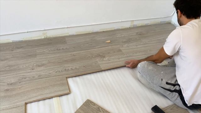 Cómo PONER SUELO LAMINADO ✅ de Leroy Merlin modelo gris claro - Brits - смотреть онлайн