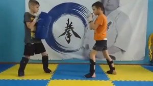 Киокушин. №4 Комбинация ударов (кумитэ)
