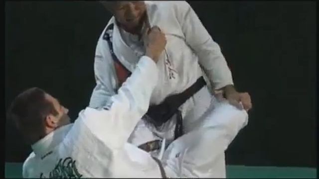 Джиу джитсу Ч29 Освобождение от захвата двумя ногами