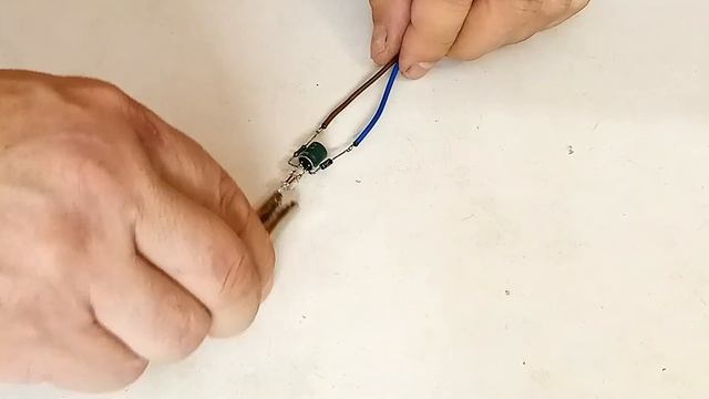 Удивительный эффект неоновой лампочки.