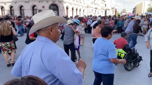 La cumbia de los pajaritos…Oye mi amor…La más bonita del todas!!! смотреть онлайн