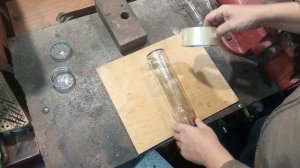 Как обрезать бутылку из стекла за пару минут болгаркой