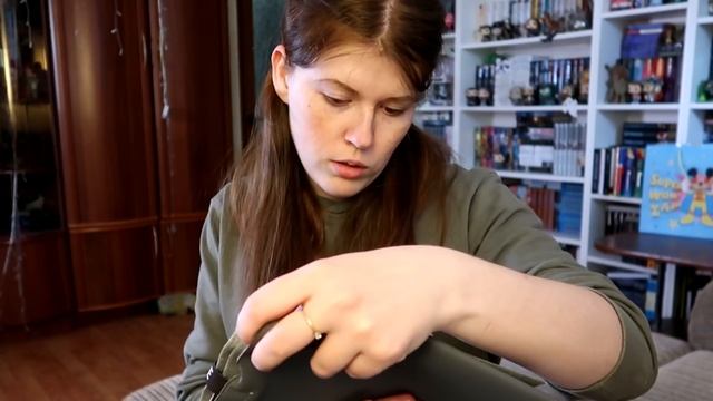 Распаковочно-подарочный VLOGMAS #3??ОГРОМНЫЙ книжный бокс и настолки смотреть онлайн