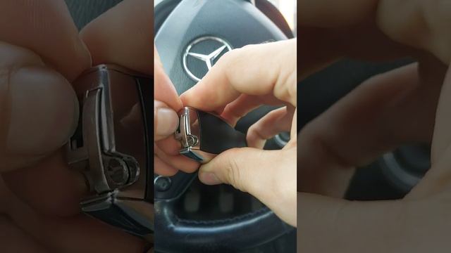 Замена батарейки ключ рыбка мерседес Mercedes , как разобрать ключ мерседес. смотреть онлайн