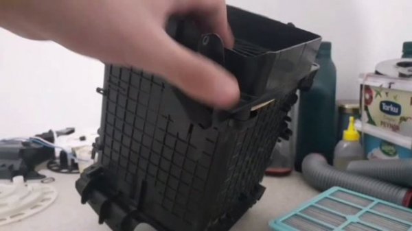 Electrolux Ultraflex elektrik süpürgesi nasıl sökülür? Bakım ve iç temizliği nasıl yapılır?