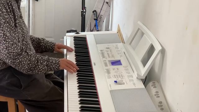 Schubert Serenade in D minor Yamaha DGX660 Alex Govier смотреть онлайн