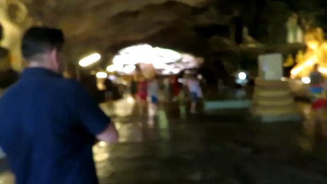 ПЕЩЕРНЫЙ ХРАМ ОБЕЗЬЯН С ЛЕЖАЩИМ БУДДОЙ смотреть онлайн