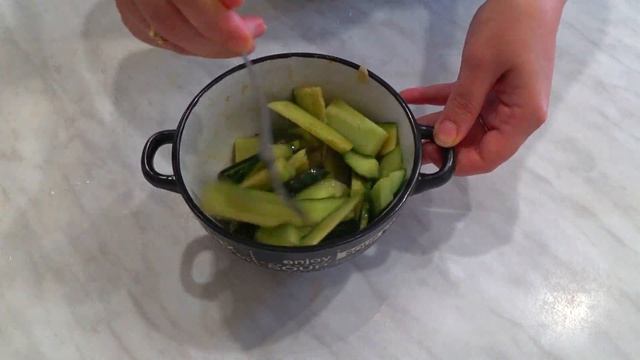 ТОП 4 ВКУСНЫХ И ПРОСТЫХ РЕЦЕПТА ИЗ ОГУРЦОВ. ЧТО ПРИГОТОВИТЬ ИЗ ОГУРЦОВ? смотреть онлайн