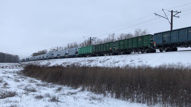 Тепловоз 2ТЭ116УД-014 с грузовым поездом смотреть онлайн