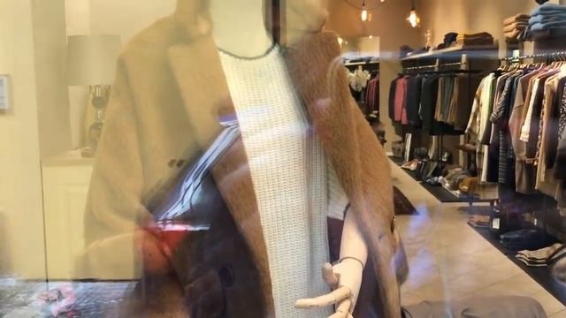 как одеваются в Италии осенью.. смотреть онлайн