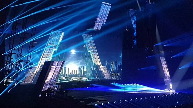 Mylène Farmer - Interstellaires (live at Paris La Défense Arena, 08-06-2019) смотреть онлайн